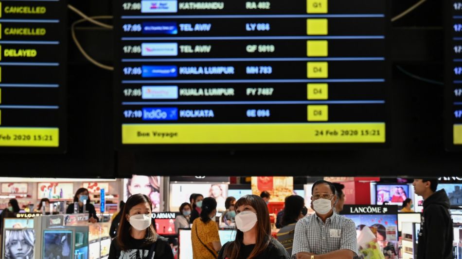 Por el coronavirus varias aerolíneas cancelaron los vuelos hacia y desde China.