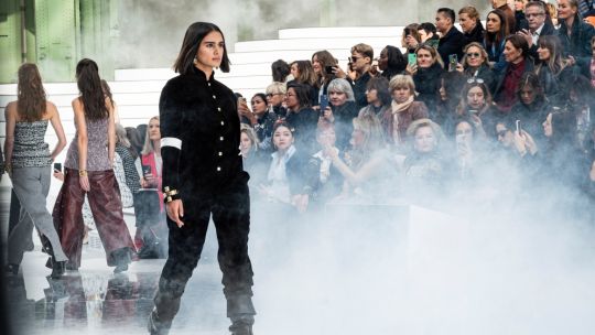 Por primera vez en 10 años Chanel suma a su pasarela a una modelo plus-size