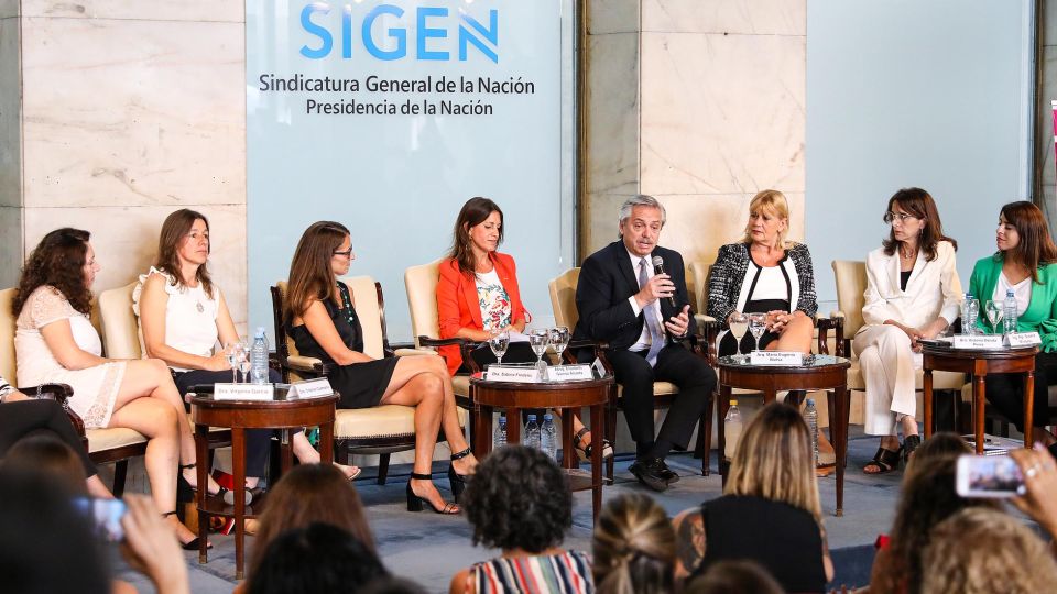 Alberto Fernández participó hoy de la actividad “Mujeres argentinas en el gobierno”