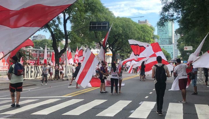 Banderazo de hinchas de River