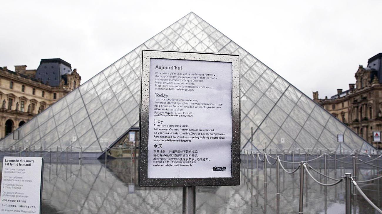 Louvre. Cerrado desde el 1º de marzo, el museo parisino abrió sus puertas. Pero no acepta billetes.