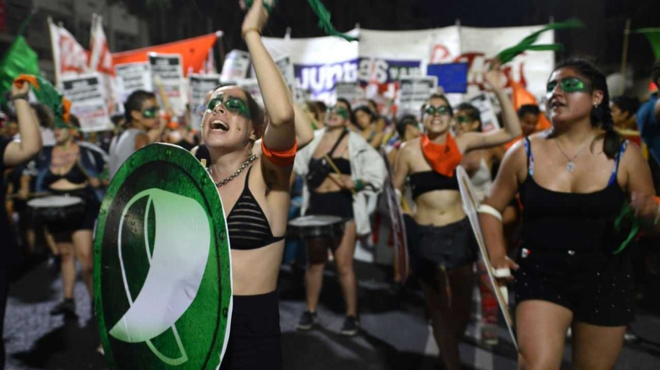 Una "marea verde" invadió las inmediaciones del Congreso en el 9M.