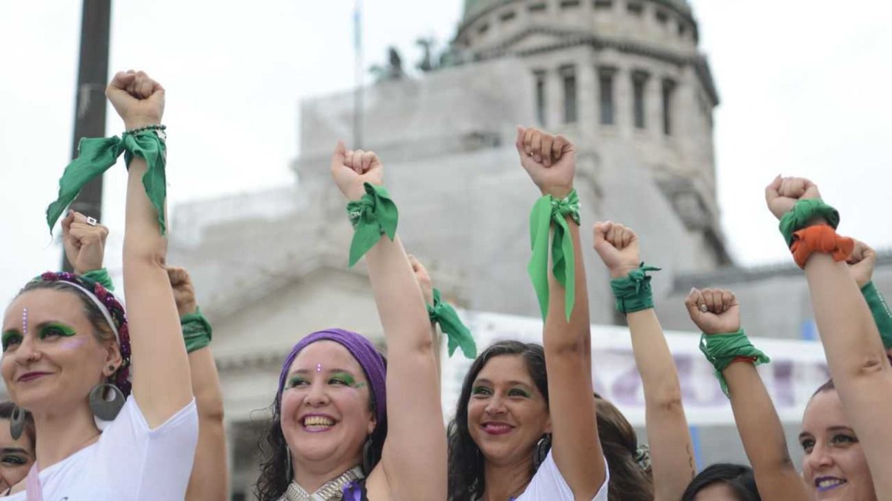 Una "marea verde" invadió las inmediaciones del Congreso en el 9M.