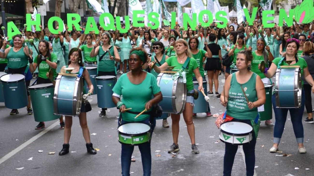 Una "marea verde" invadió las inmediaciones del Congreso en el 9M.