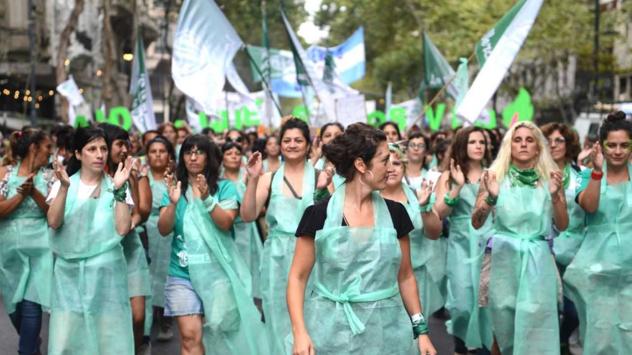 Una "marea verde" invadió las inmediaciones del Congreso en el 9M.