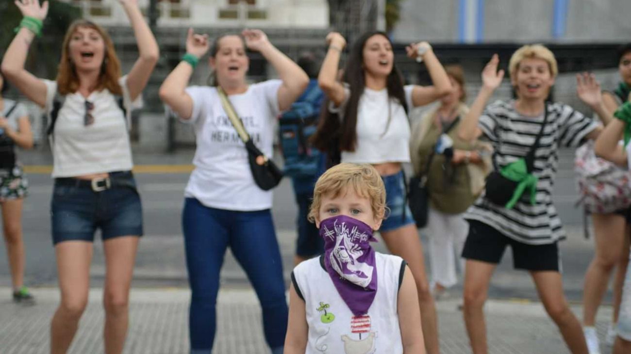 Una "marea verde" invadió las inmediaciones del Congreso en el 9M.