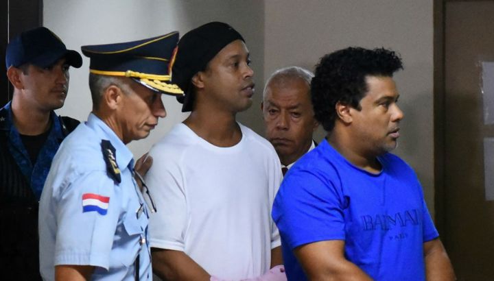 ronaldinho detenido 090320 