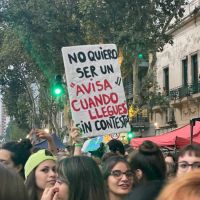 La China Suárez sorprendió en la marcha de mujeres y pidió: "Dejen de matarnos"
