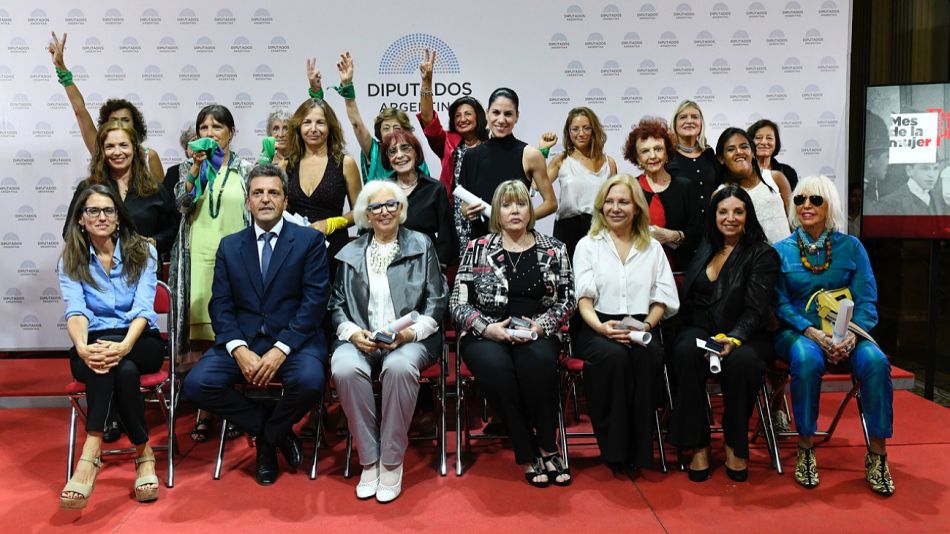 Distinción a mujeres notables de la Argentina.