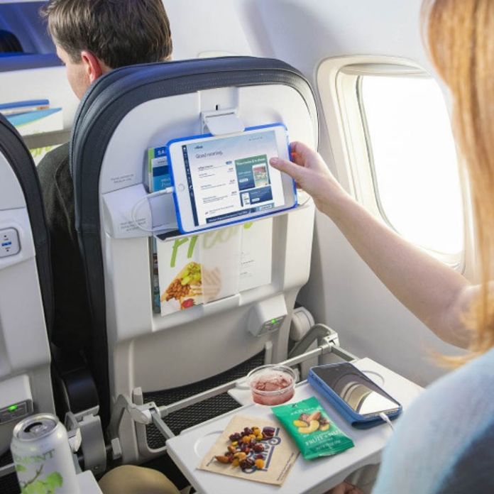 Weekend | El lugar más sucio del avión es el bolsillo del respaldo delantero