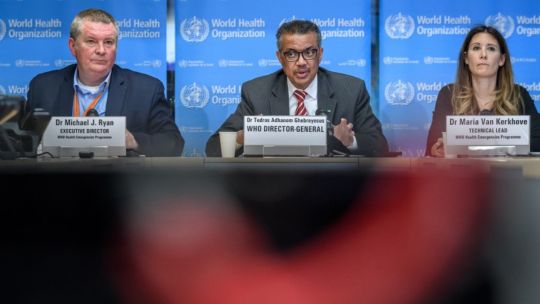 La OMS brindó una conferencia de prensa en Suiza, en la que declaró que el coronavirus es una pandemia.