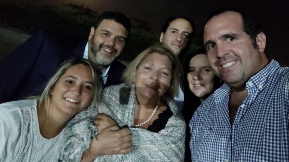 Carrió compartió una imagen de su encuentro por la red social del pájaro azul.
