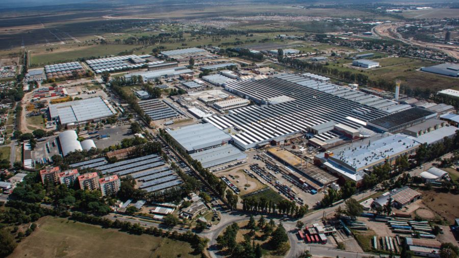 Renault festeja los 65 años de la planta Santa Isabel