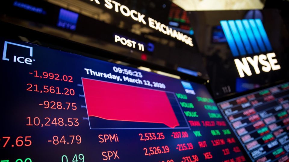 Las pizarras en Rojo este Jueves en la Bolsa de Nueva York.