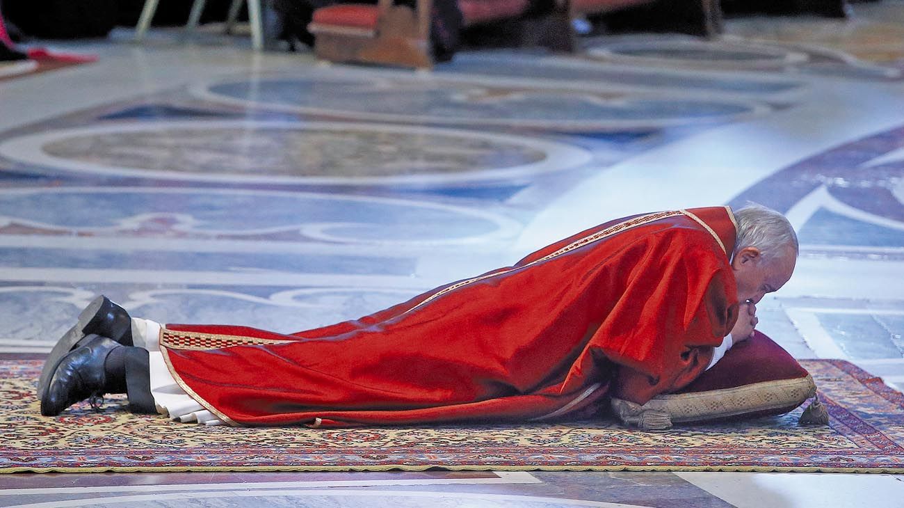 En su primer Vía Crucis en Roma 