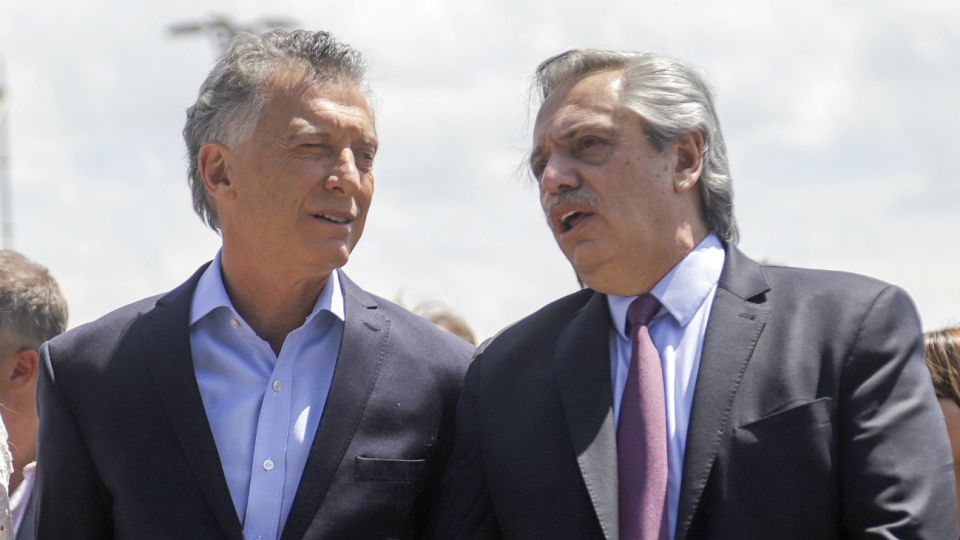 Archivo. Mauricio Macri junto a Alberto Fernández.