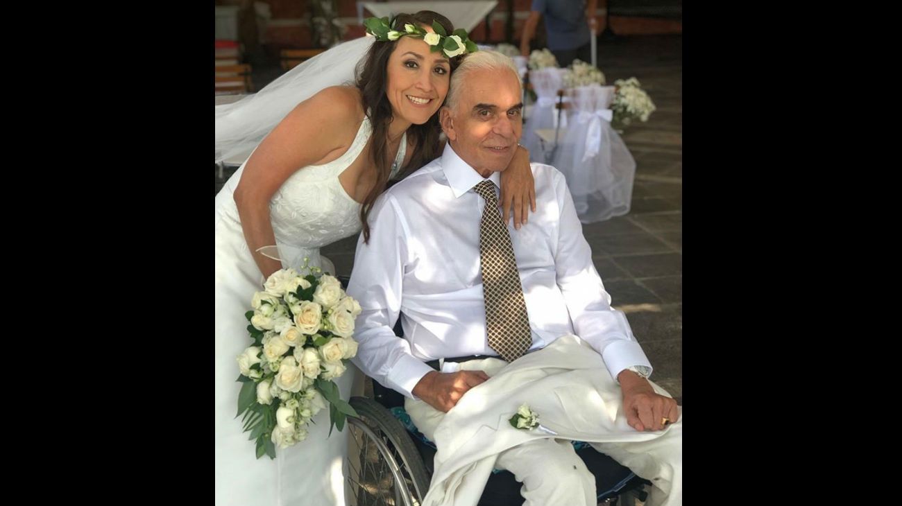 “Asistimos a la boda de mi viejo, Jaime, con Silvia, su compañera de los últimos siete años. Junto con Marisa y Mariano Rafecas honramos la unión y les deseamos todo lo mejor !!! Que viva el amor”, posteó el juez federal.