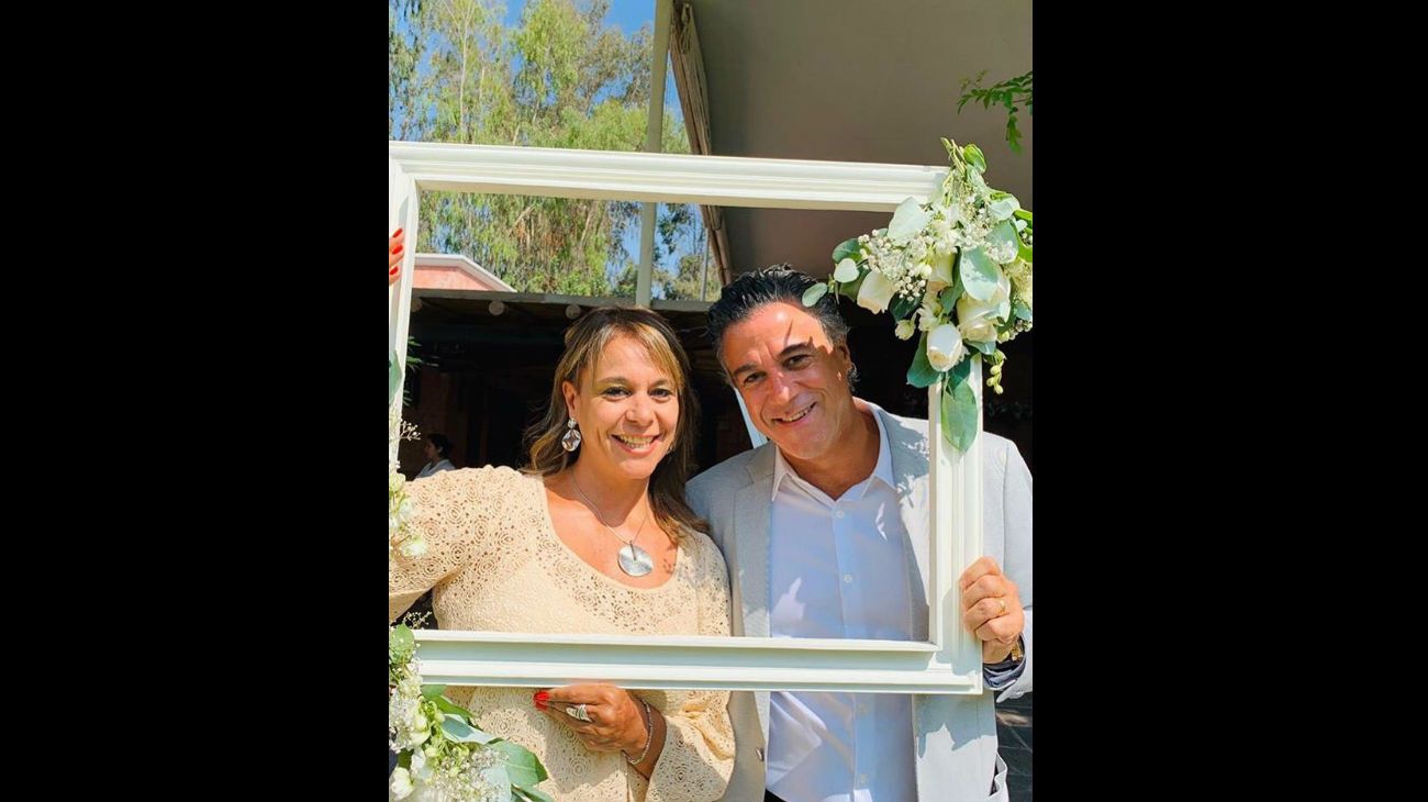 “Asistimos a la boda de mi viejo, Jaime, con Silvia, su compañera de los últimos siete años. Junto con Marisa y Mariano Rafecas honramos la unión y les deseamos todo lo mejor !!! Que viva el amor”, posteó el juez federal.