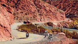 En cada curva, el paisaje nos sorprendía con sus formas y colores.