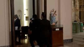 Alberto Fernández en la capilla de la Casa Rosada.