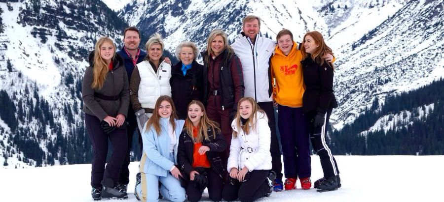 La familia real en grupo en Lech (Austria) el 25 de febrero de 2020. En ese lugar hubo cinco casos de coronavirus por eso la familia real está en "distanciamiento social preventivo" hasta el 21 de marzo.