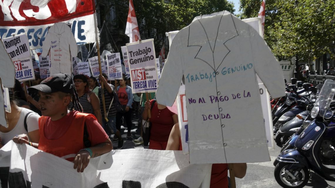 Social and Political Organisations marched on March 5 through the streets of Buenos Aires, demanding the non-payment of the foreign Debt.