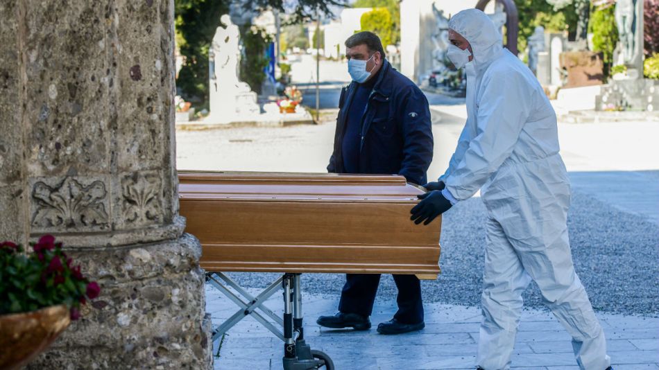 Una ley de emergencia nacional emitida la semana pasada prohibió las ceremonias civiles y religiosas, incluidos los funerales.