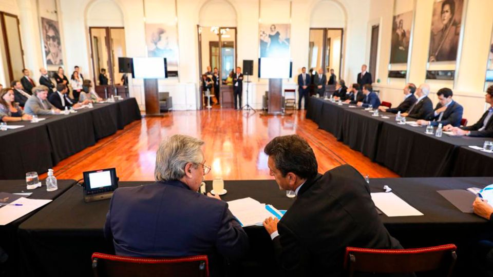 Alberto Fernández con líderes del oficialismo y la oposición
