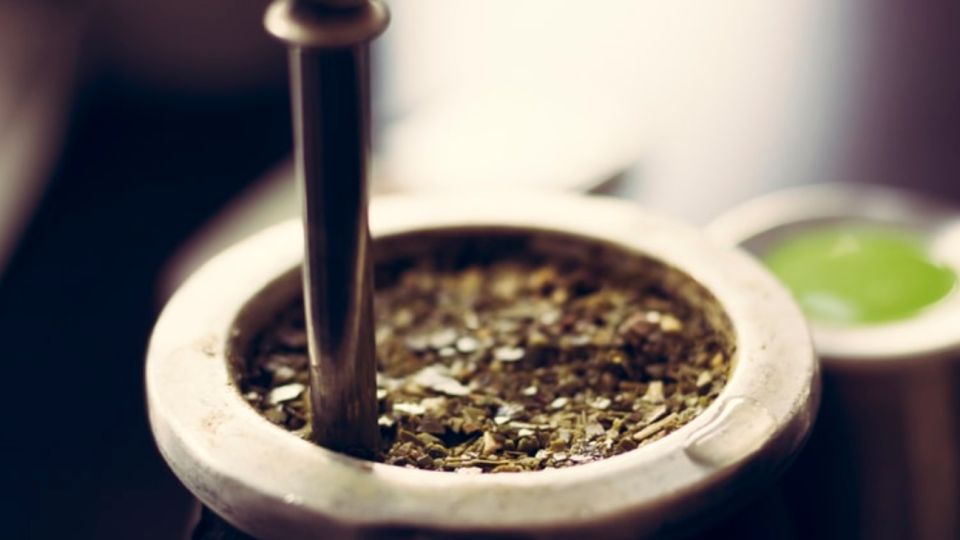 ANMAT prohibió una marca de yerba que contiene hierbas serranas.