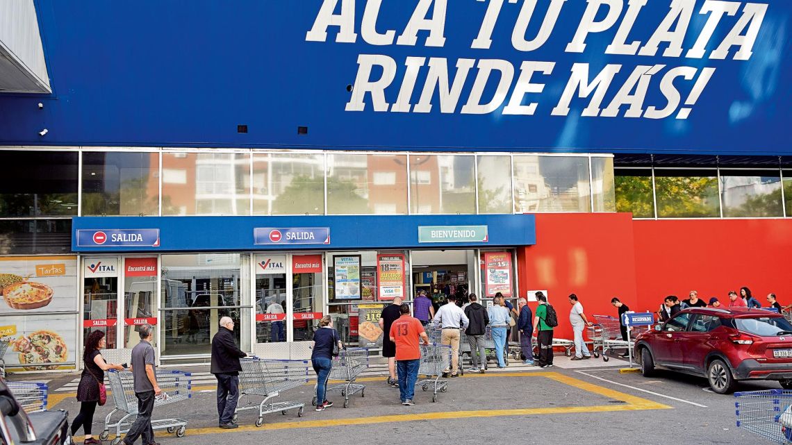Colas en los supermercados | Foto:cedoc