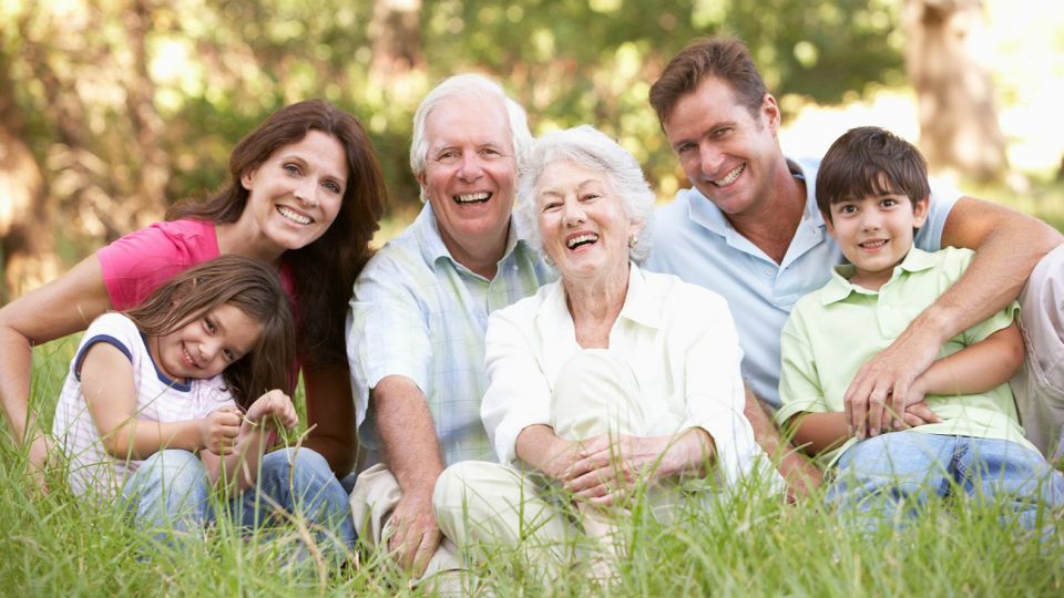 La colaboración intergeneracional es clave.