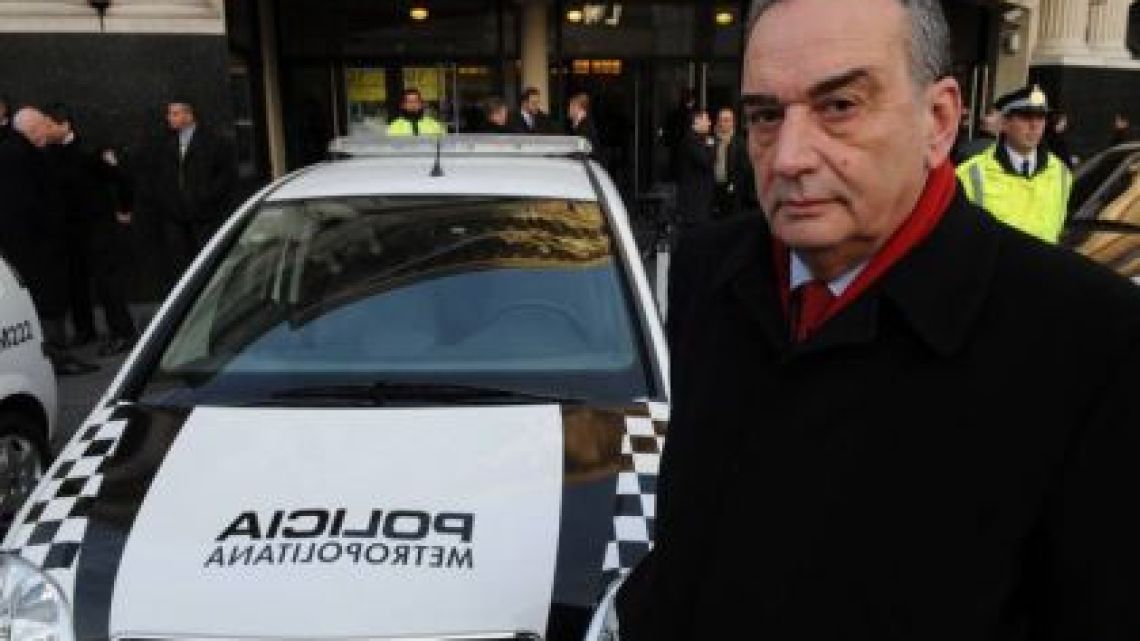 "Fino" Palacios al frente de la Policía Metropolitana. | Foto:CEDOC.