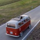 La famosa Kombi de Volkswagen se convirtió en eléctrica