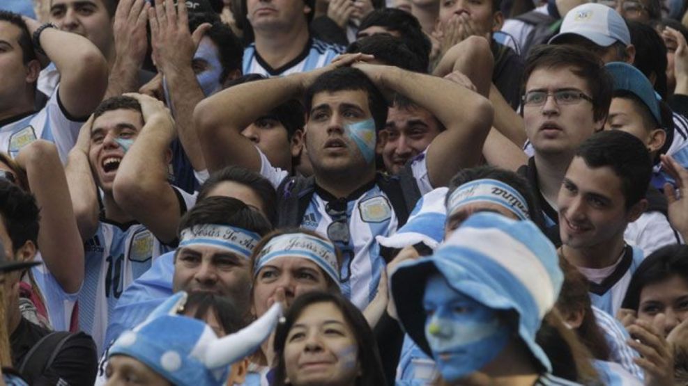 Los argentinos siguen por encima de la media en el ranking de los países más felices, pero pierden posiciones.