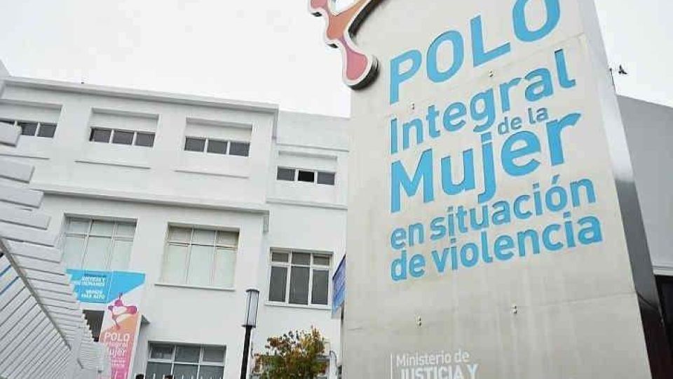 ATENCION PERMANENTE. Psicólogas y trabajadoras sociales atienden las 24 horas del día.