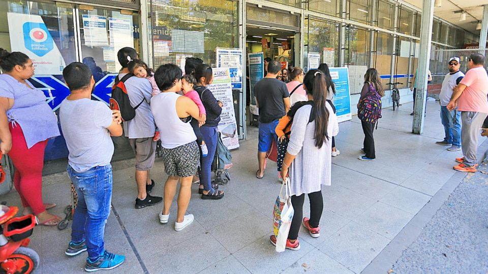 Cierre. Los súper abren antes pero atienden hasta a las 20.