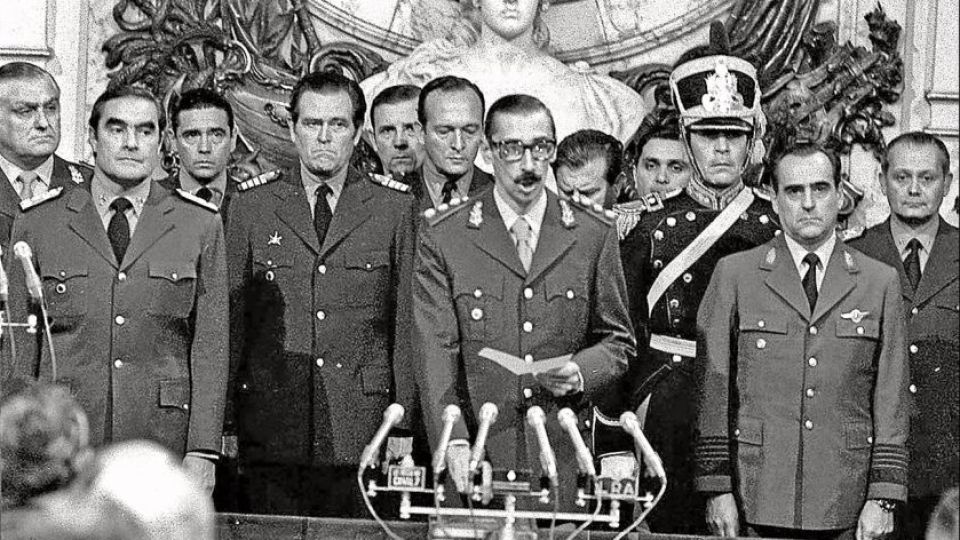 Martín Balza escribe sobre las secuelas del último golpe de Estado cívico-militar | Perfil