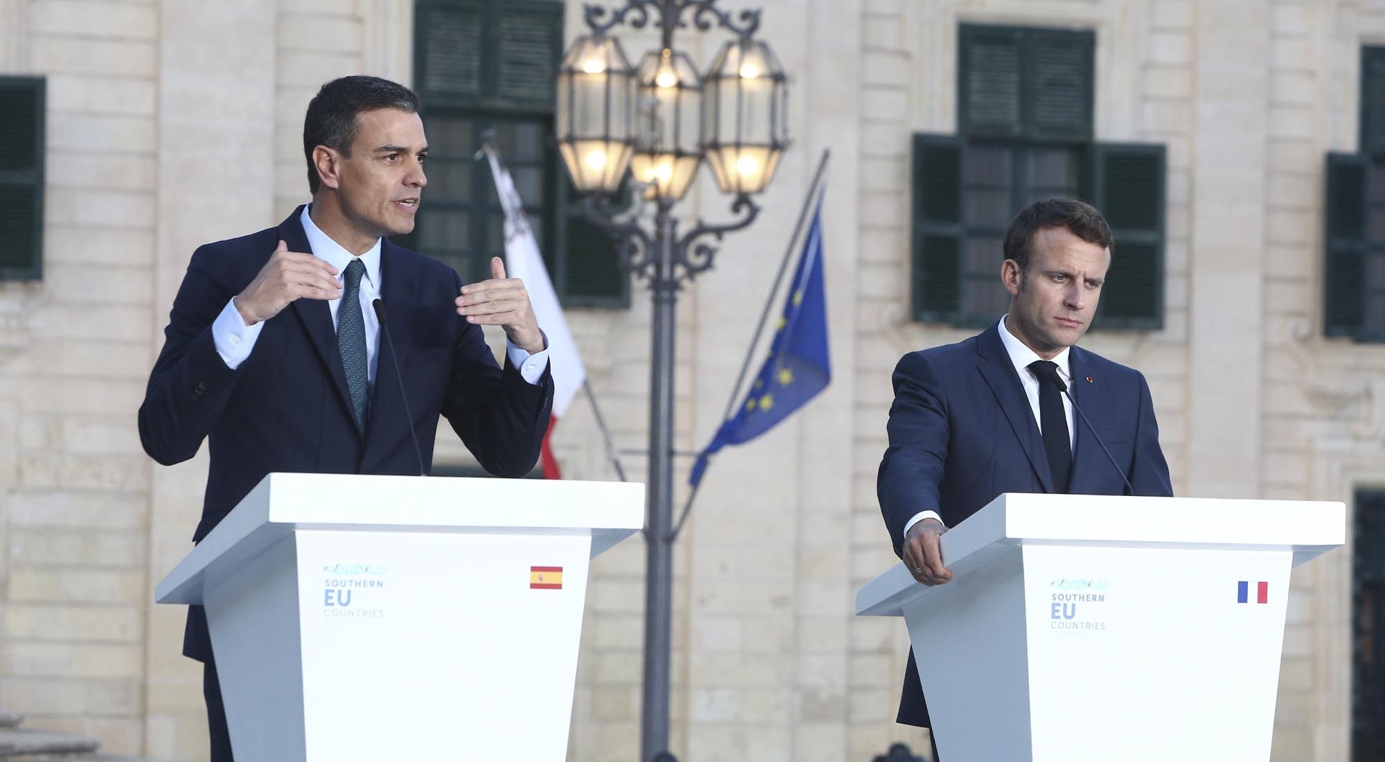 Los presidentes Pedro Sanchez y Emanuel Macrón.