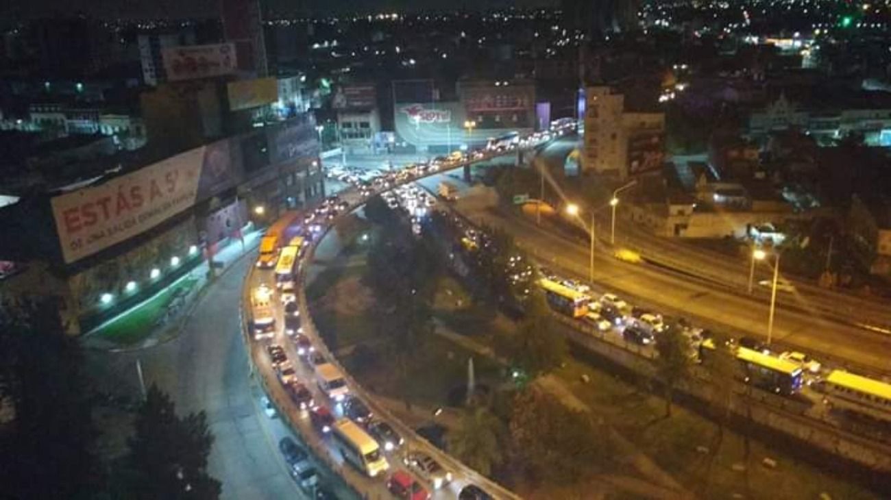 Aumento de vehículos en los ingresos a la Ciudad luego del fin de semana largo y pese a la cuarentena obligatoria.