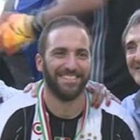 Gonzalo Higuaín dejó Italia y pasa la cuarentena con su familia en la Argentina