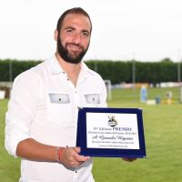 Gonzalo Higuaín dejó Italia y pasa la cuarentena con su familia en la Argentina