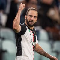 Gonzalo Higuaín dejó Italia y pasa la cuarentena con su familia en la Argentina