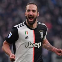 Gonzalo Higuaín dejó Italia y pasa la cuarentena con su familia en la Argentina