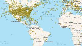 Tráfico aéreo del 25 de marzo. Muchos vuelos siguen operando.