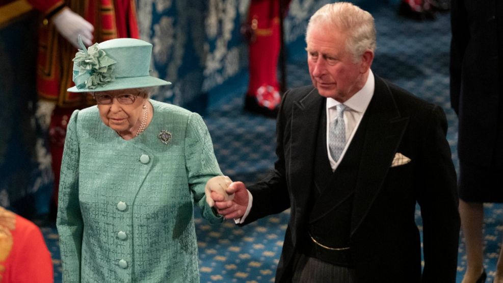 La Reina Isabel y el Príncipe Carlos