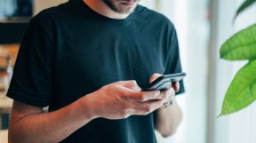 El sexting es el intercambio de contenido erótico a través de Internet.