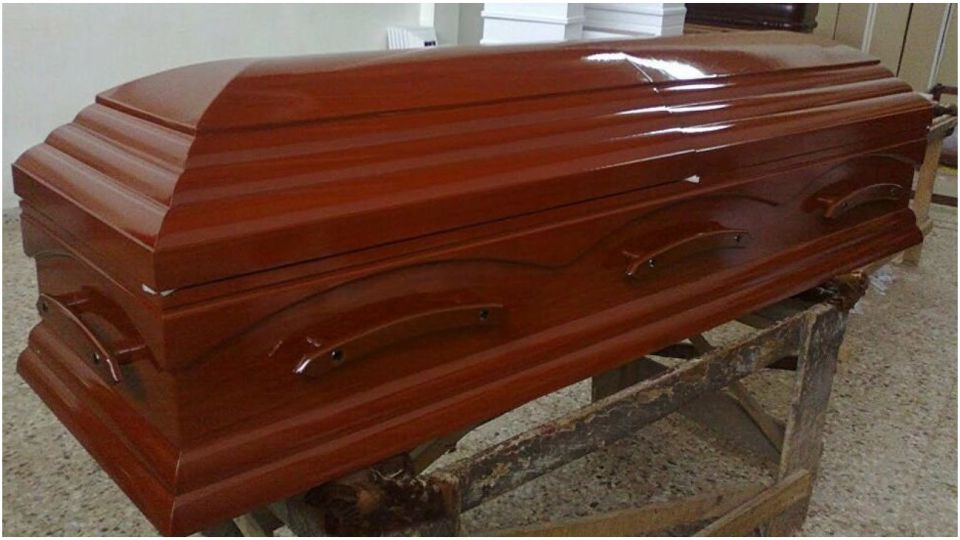 La ciudad analiza comprar 2700 ataúdes y 1600 urnas funerarias para evitar "cuello de botella".