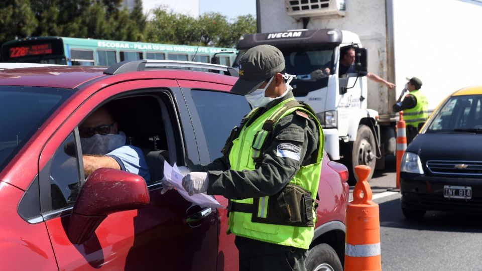 Las fuerzas de seguridad nacionales participan del control del aislamiento social obligatorio.