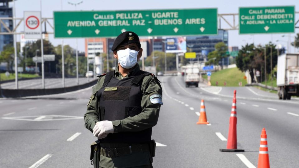 Las fuerzas de seguridad nacionales participan del control del aislamiento social obligatorio.