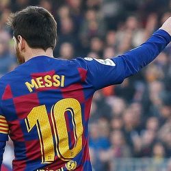 Barcelona anunció que reducirá sueldos de futbolitas y empleados del club 